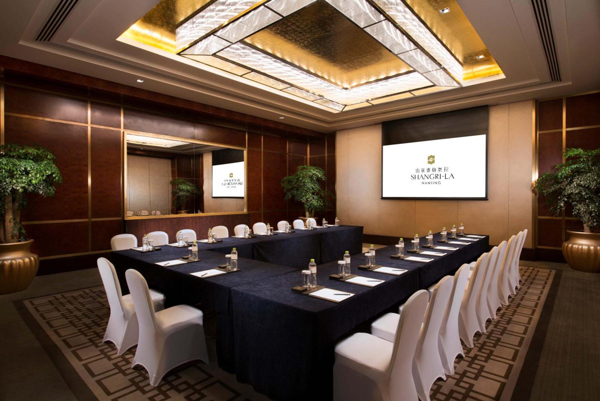 Shangri-la Nanjing 5* Нанкин